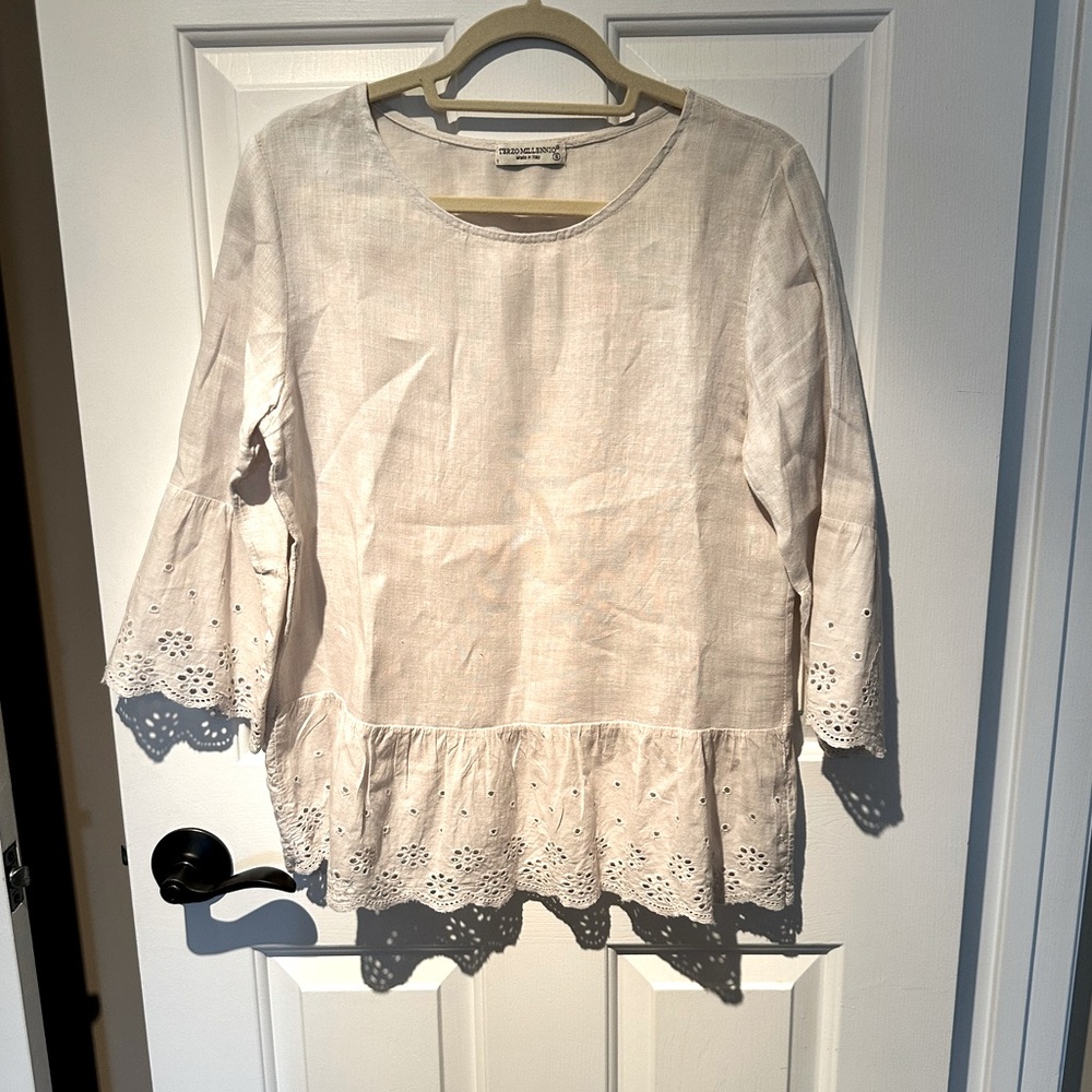 Terzo Millennio 100% Linen Top with cutout sleeves and hem. Size small